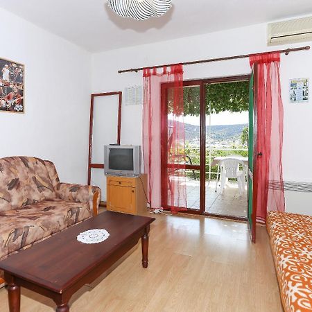 Holiday Home Marcelo-With Terrace Vinisce Exterior foto